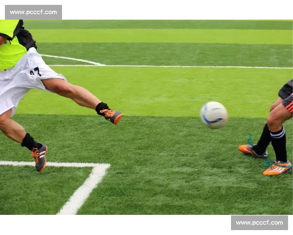 高清流畅足球赛事直播APP下载畅享实时精彩对决全程不漏每一球 - 副本 - 副本 (13) - 副本